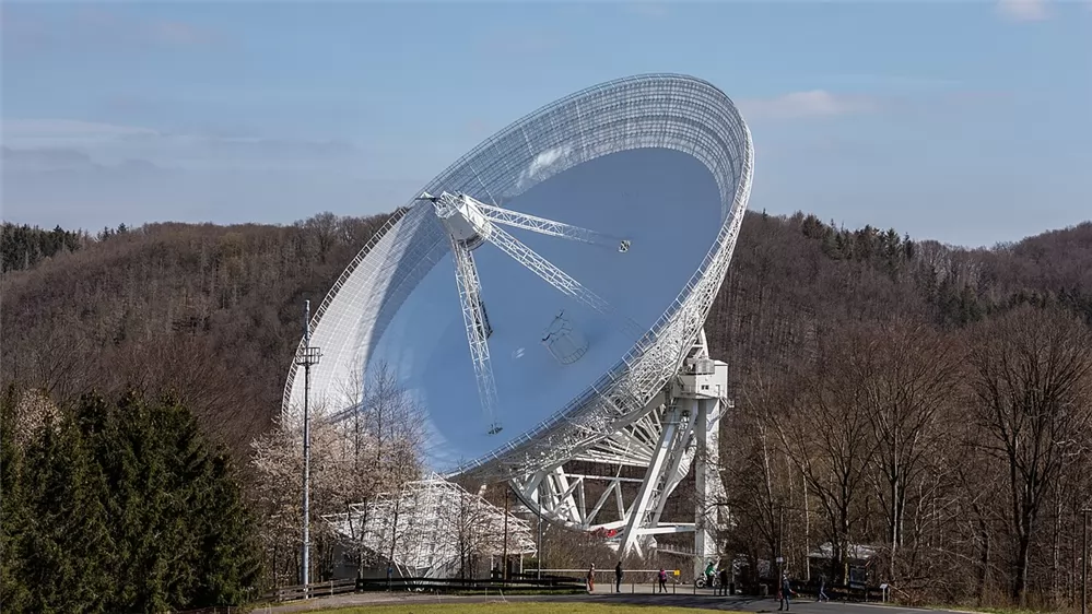 Effelsberg 100-m Radio Telescope